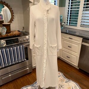 Féraud Paris Cream White Button Down Robe with Pockets and Ruffle Detailing. M